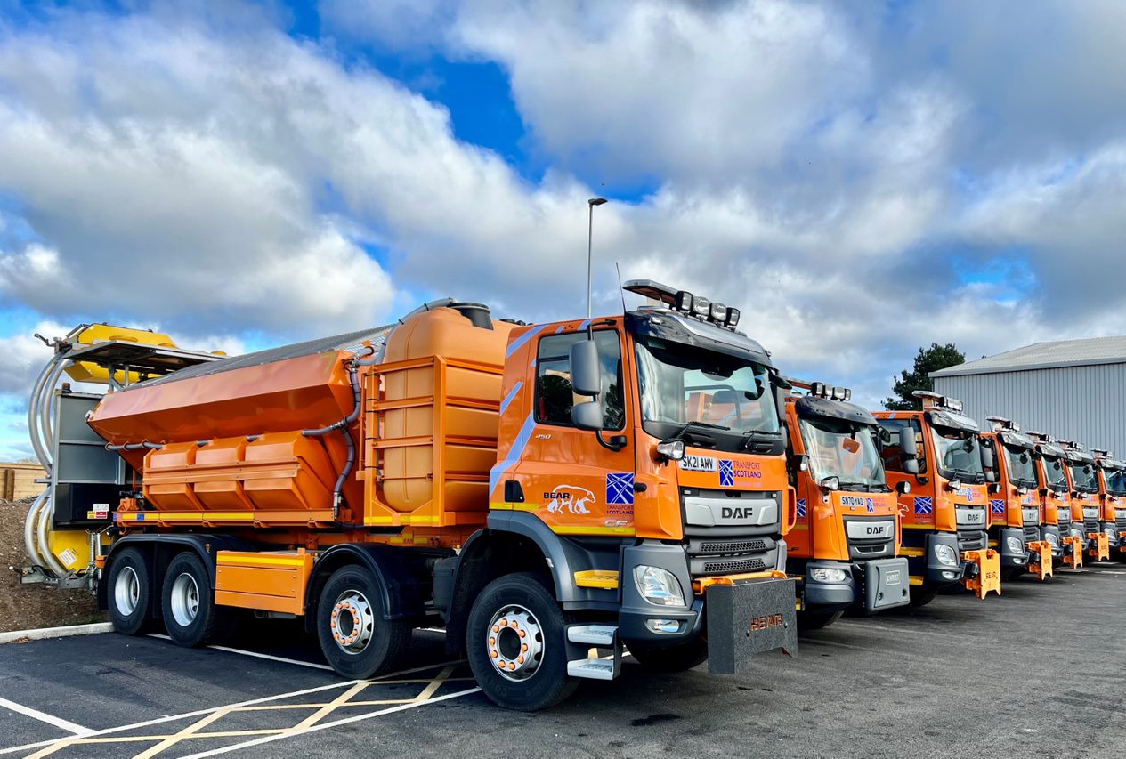 Orange gritters in a row